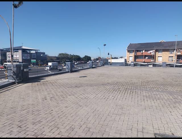 824M² SHOWROOM FOR SALE IN GLENLILLY